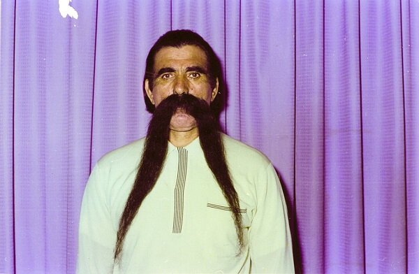 سلطان سبیل ایران؛ مردی با سبیل یک متر و نیمی!