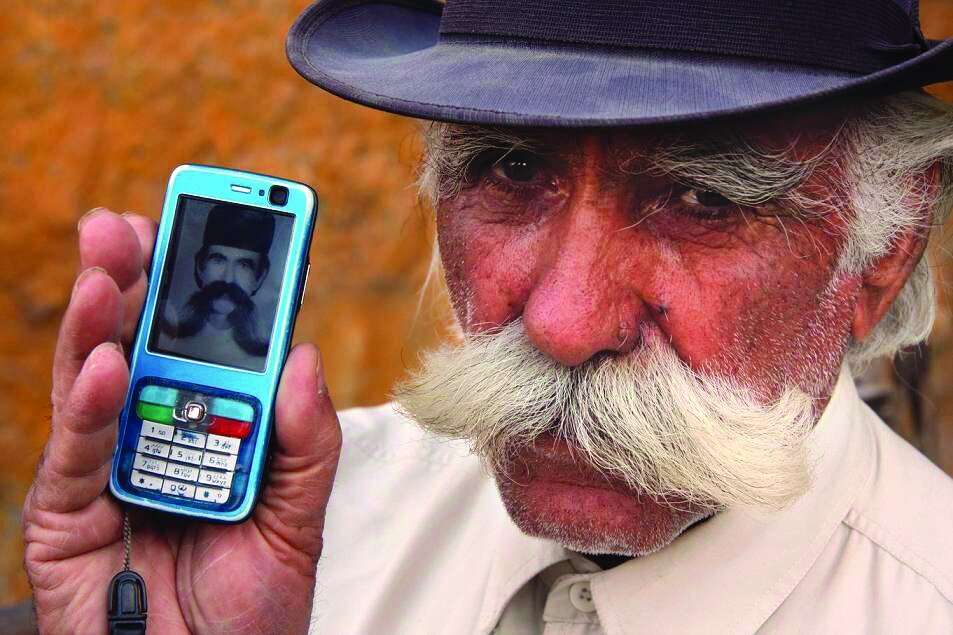 سلطان سبیل ایران؛ مردی با سبیل یک متر و نیمی!