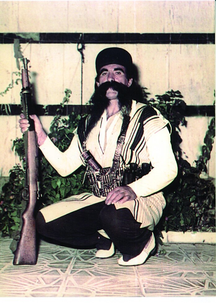 سلطان سبیل ایران؛ مردی با سبیل یک متر و نیمی!