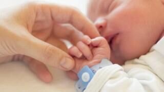 ۷ فراورده طبیعی درمان زردی نوزادان