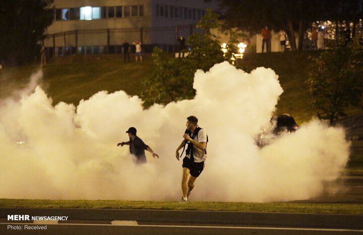 درگیری معترضان به نتیجه انتخابات بلاروس با پلیس زیر سایه کرونا/تصاویر
