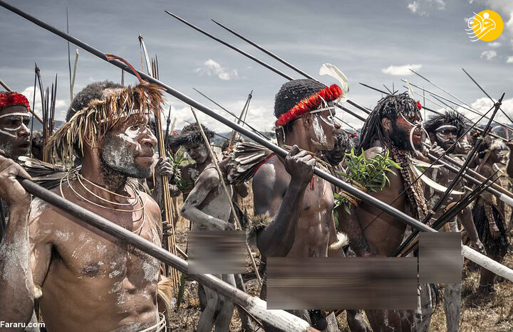 تصاویر عجیب از قبیله عریان و  آدمخوار در گینه نو