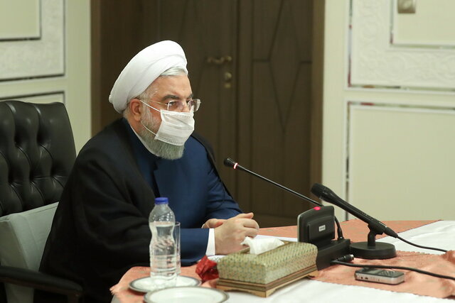 روحانی از خانواده ۳ شهید حوزه سلامت کشور تقدیر کرد