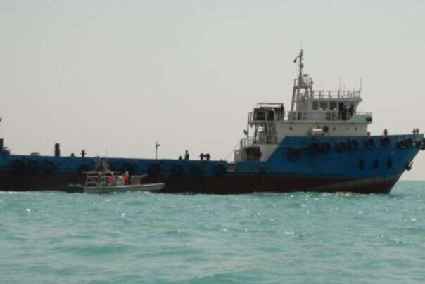 توقف یک کشتی اماراتی از سوی گارد ساحلی ایران