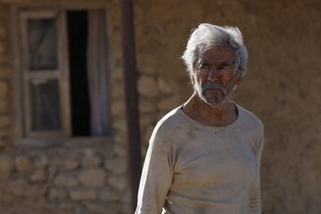 «خروج» حاتمی‌کیا به نمایش خانگی آمد