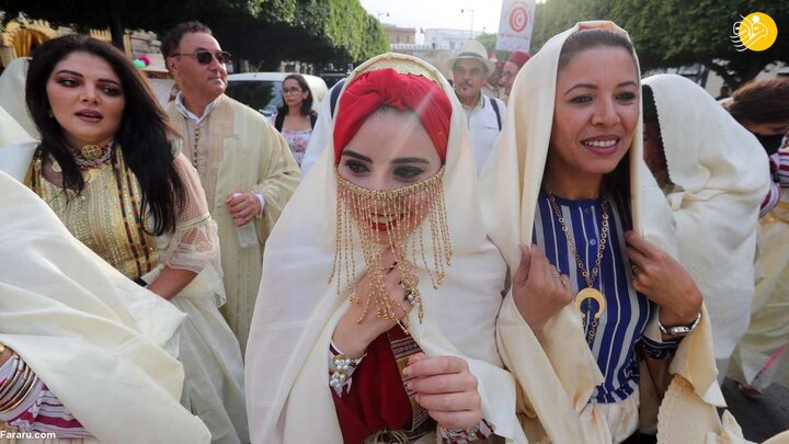 چادرهای سنتی بر سر زنان تونسی به مناسبت روز زن/تصاویر