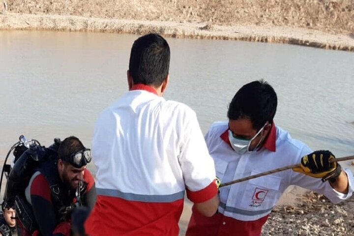 یک ماشین با ۷ سرنشین در رودخانه ایرانشهر غرق شد