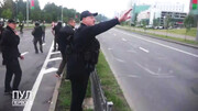 رئیس جمهور بلاروس با اسلحه در بین ماموران پلیس + فیلم
