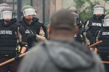 پلیس آمریکا یک معترض را زیر گرفت +فیلم
