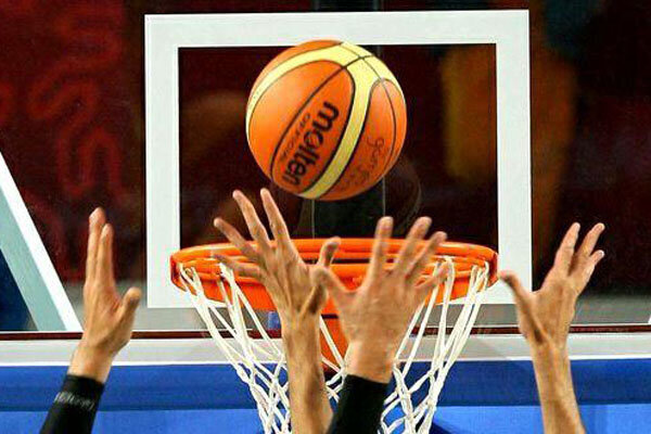کتک زدن داور مسابقه بسکتبال دختران توسط تماشاگران / فیلم 
