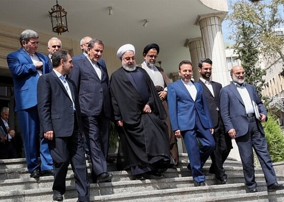 دولت حسن روحانی بعد از هفت سال هنوز بلد نیست با مردم حرف بزند