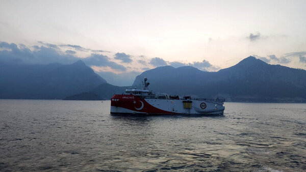 خروج کشتی اکتشافی ترکیه از شرق دریای مدیترانه