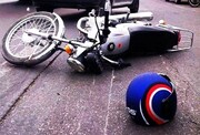 تصادف هولناک زن موتورسوار و بچه اش با دو خودرو + فیلم