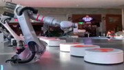 افتتاح نخستین کافی شاپ با مدیریت ربات ها در جهان + فیلم