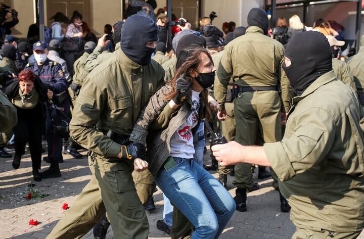 بازداشت ۴۰۰ معترض در بلاروس