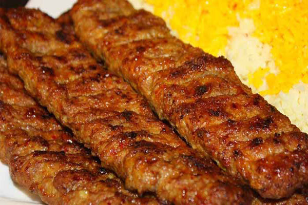 پخت طولانی‌ترین کباب کوبیده جهان با ۷۲کیلو گوشت در بجنورد / عکس