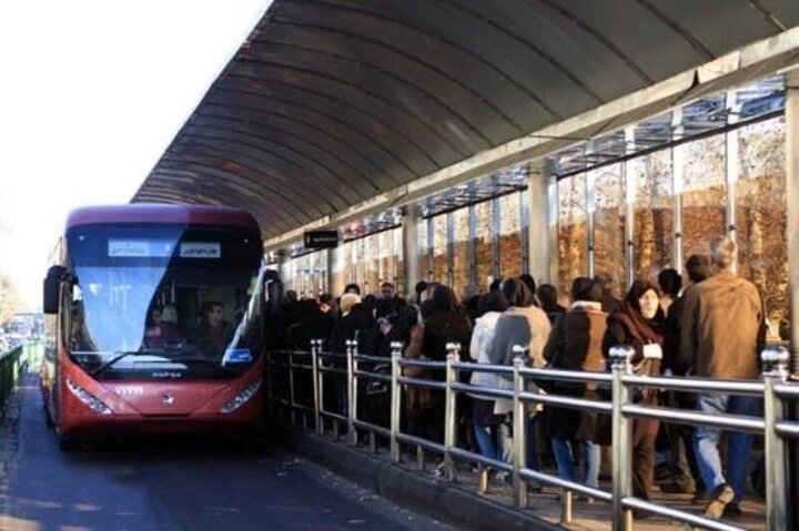 یک اتوبوس در تهران از روی مسافر رد شد