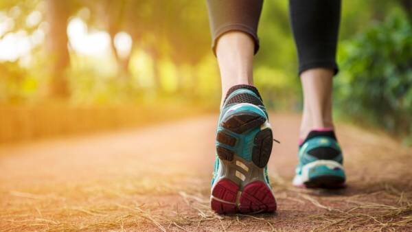 فواید پیاده روی؛ درمان مشکلات و بیماری ها با ۱۵ دقیقه پیاده روی