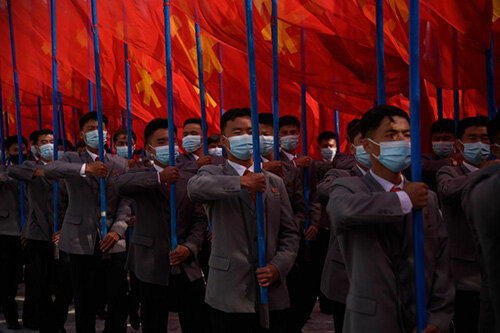 رژه با ماسک در کره شمالی