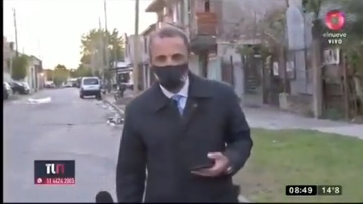 سرقت عجیب موبایل گزارشگر تلویزیون در برنامه زنده + فیلم