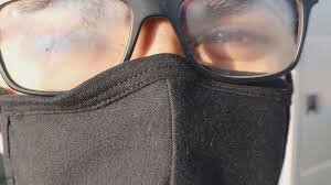 چکار کنیم هنگام ماسک زدن شیشه‌های عینک بخار نگیرد؟