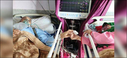 زوج کرونایی عاشق در بیمارستان + عکس