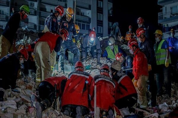 آمار قربانیان زلزله ازمیر به ۶۰ نفر رسید