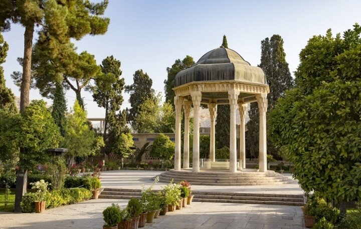 عکس دیده نشده و قدیمی از مقبره حافظ در دوره قاجار