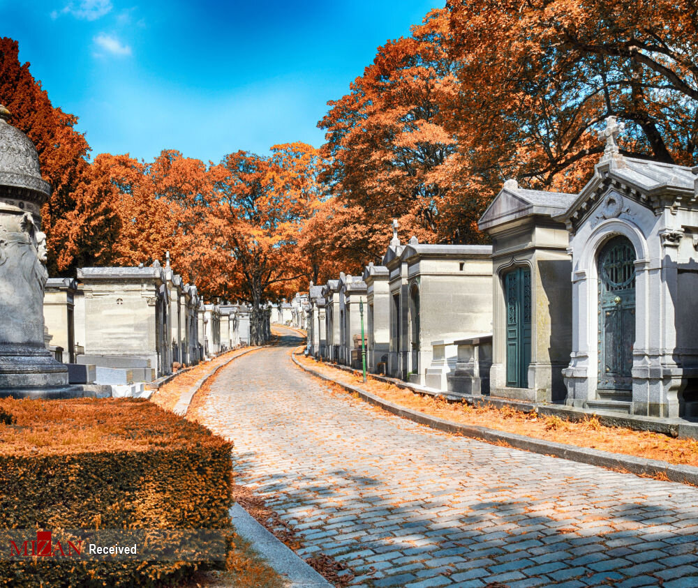 نمای از قبرستان Pere Lachaise در پاریس
