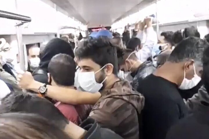 واکنش متروی تهران به شلوغی واگن‌ها در اوج کرونا