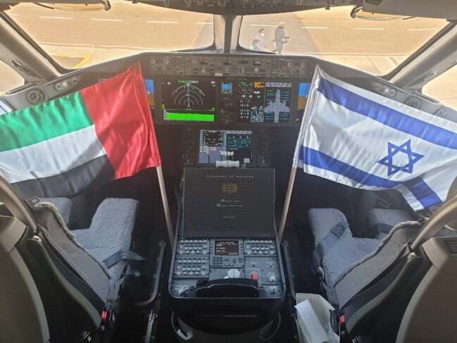 اولین هواپیمای شرکت فلای دبی امارات در سرزمین های اشغالی به زمین نشست