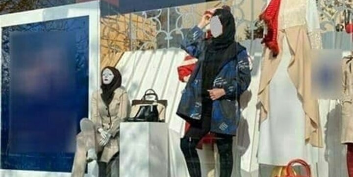 اقدامی عجیب در ویترین یک فروشگاه لباس در مشهد