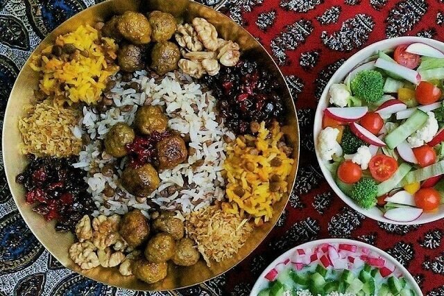 عدس پلو با گوشت چرخ کرده و کشمش + طرز تهیه