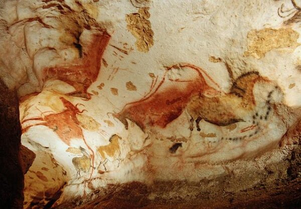 نقاشی مسحورکننده بر روی دیوار یک غار