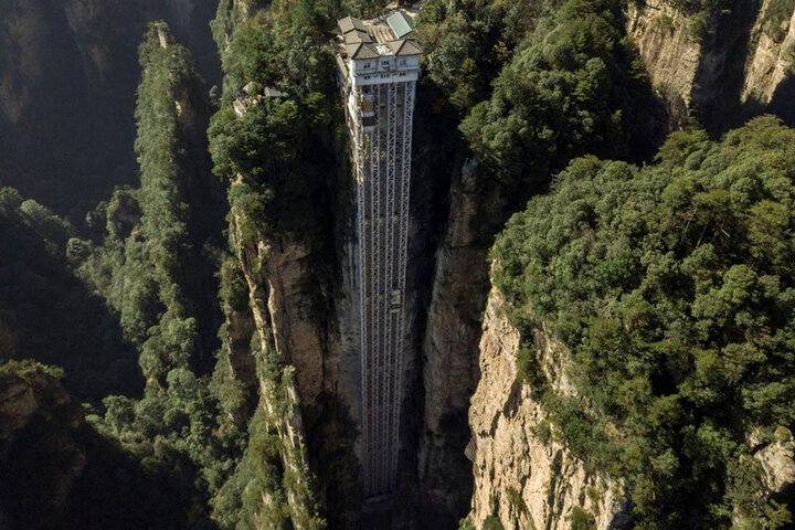 تصاویری از بلندترین آسانسور جهان به ارتفاع ۳۰۴ متر /فیلم