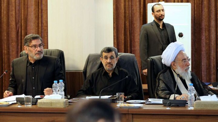 احمدی نژاد همچنان عضو مجمع تشخیص می‌ماند؟ / آیا تشویش اذهان عمومی شامل رئیس‌جمهور سابق هم می‌شود؟