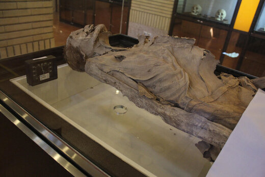 ماجرای جسد ۹۰۰ ساله در یزد که به صورت طبیعی مومیایی شد / عکس