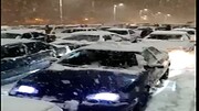 گرفتار شدن خودروها در برف سنگین سقز /فیلم
