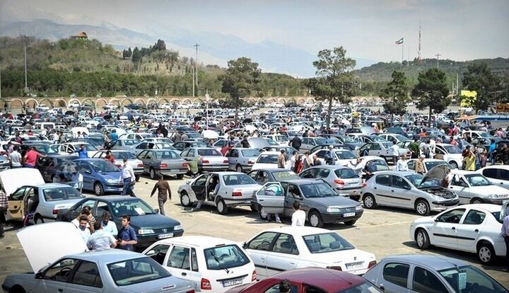 رکود همچنان بر بازار خودرو حاکم است/ریزش یک تا ۵ میلیونی محصولات ایران خودرو 