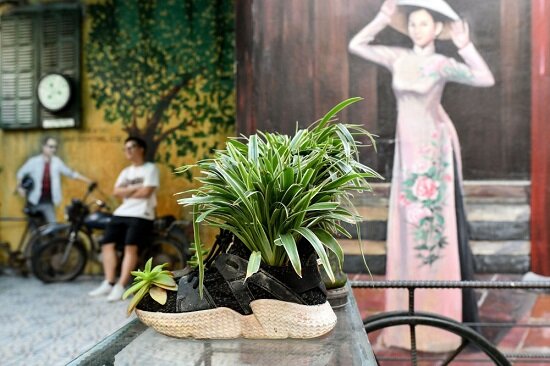 کافه‌ای عجیب و غریب و گران‌بها در ویتنام
