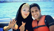کشف حجاب زن فوتبالیست مشهور ایرانی در نمایشگاه دبی / عکس