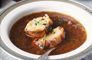 سوپ پیاز فرانسوی؛ غذای مناسب برای بیماران کرونایی + طرز تهیه