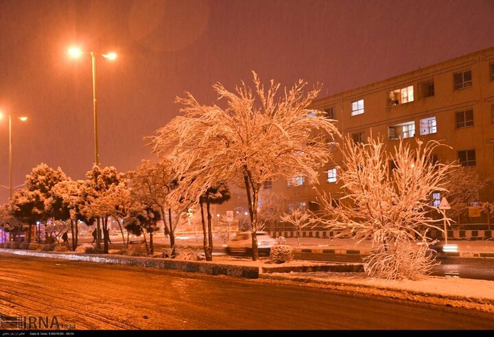 بارش نخستین برف پاییزی در اصفهان 