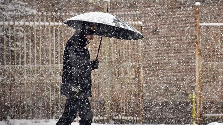بارش برف و باران در ۲۲ استان کشور از امروز/ هوا ۱۰ درجه سردتر می‌شود