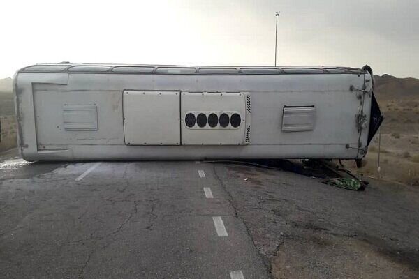 تصادف وحشتناک اتوبوس مسافربری در اراک/ اسامی مصدومان اعلام شد