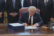 ترامپ بالاخره لایحه بسته کمک مالی کرونا را امضا کرد