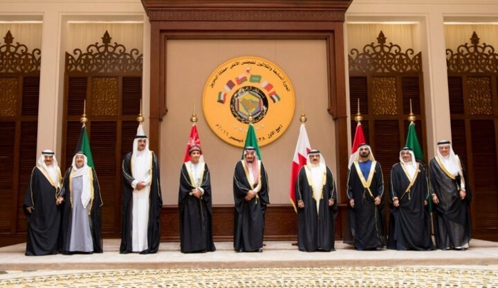 پادشاه عربستان از حضور سران عرب در نشست شورای همکاری خلیج فارس استقبال کرد