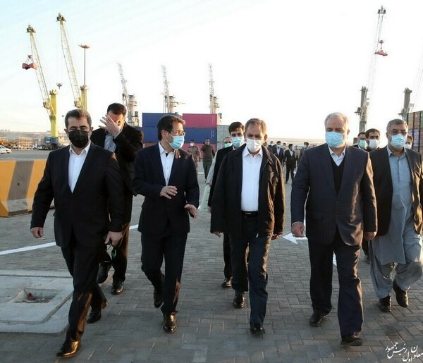 عملیات اجرایی چند طرح توسعه‌ای در بندر شهید بهشتی با حضور جهانگیری آغاز شد
