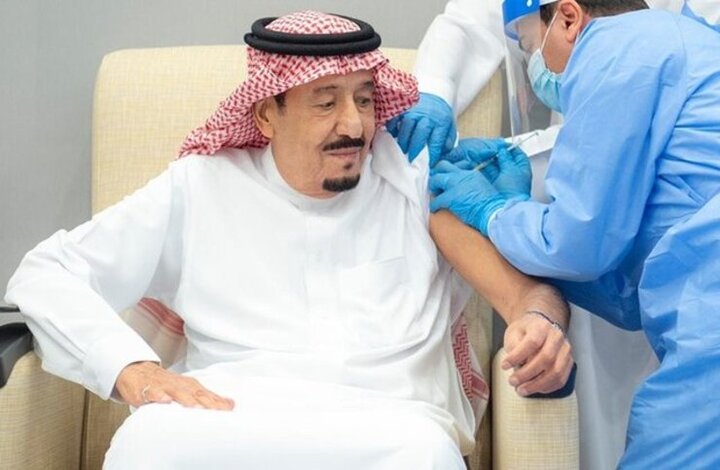 پادشاه عربستان واکسن کرونا زد/ عکس