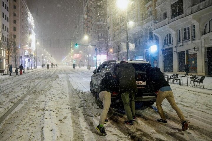 بارش شدید برف و طوفان در اسپانیا